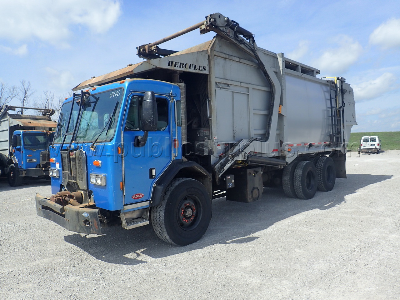 2016 Peterbilt 320 / Ez-Pack Front Loader CNG — photo 1