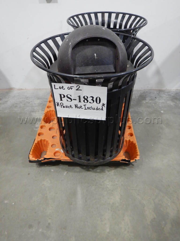 Outdoor Trash Cans w/ 1 Lid* - Lot of 2 — photo 1