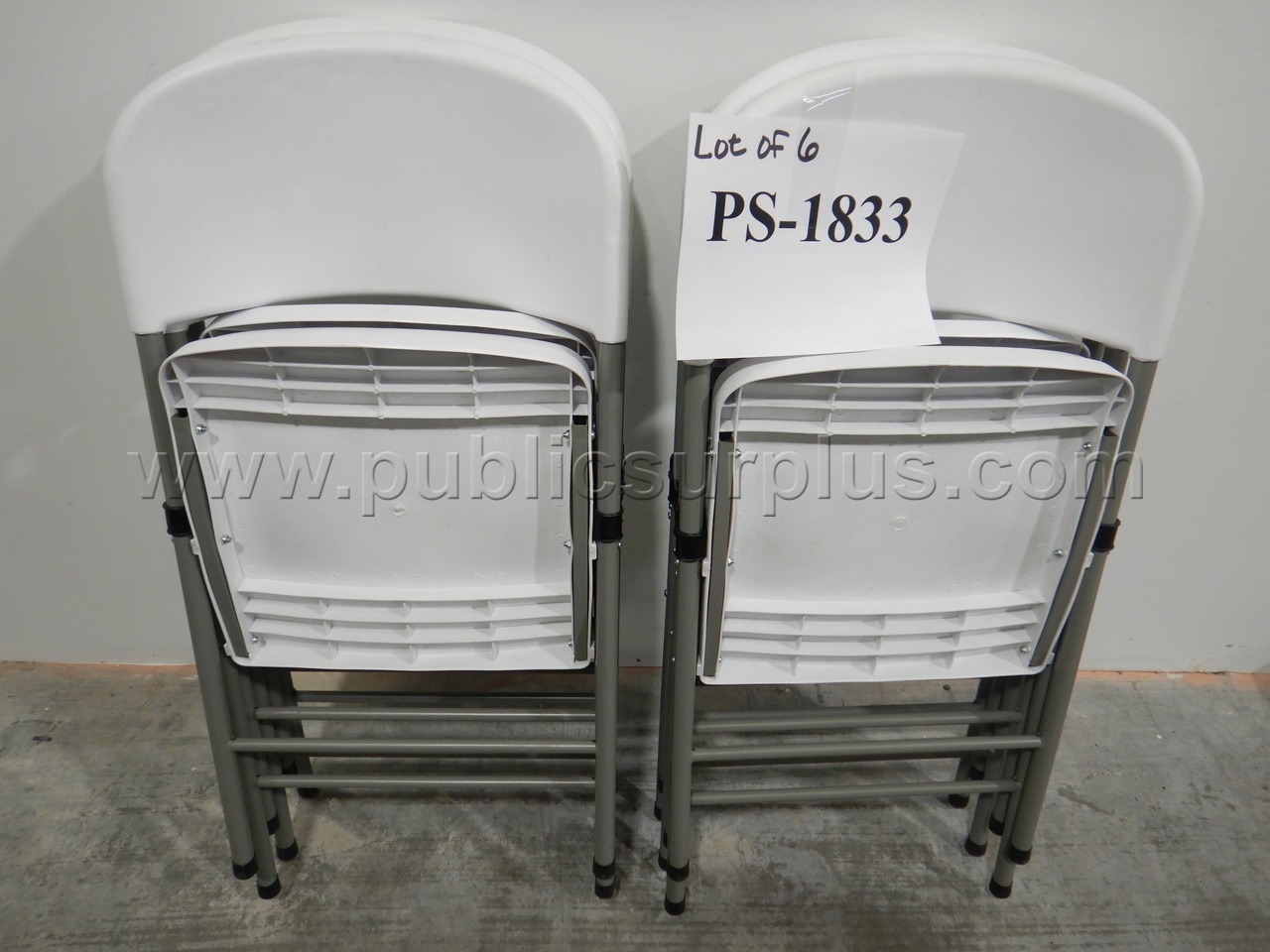 Folding Chairs - Lot of 6 — photo 1