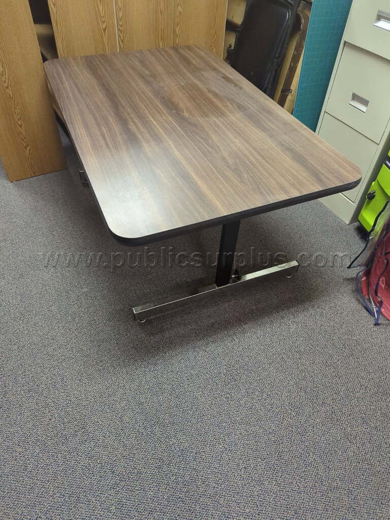 Wood Table — photo 1