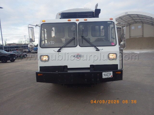 2011 refuse packer — photo 1