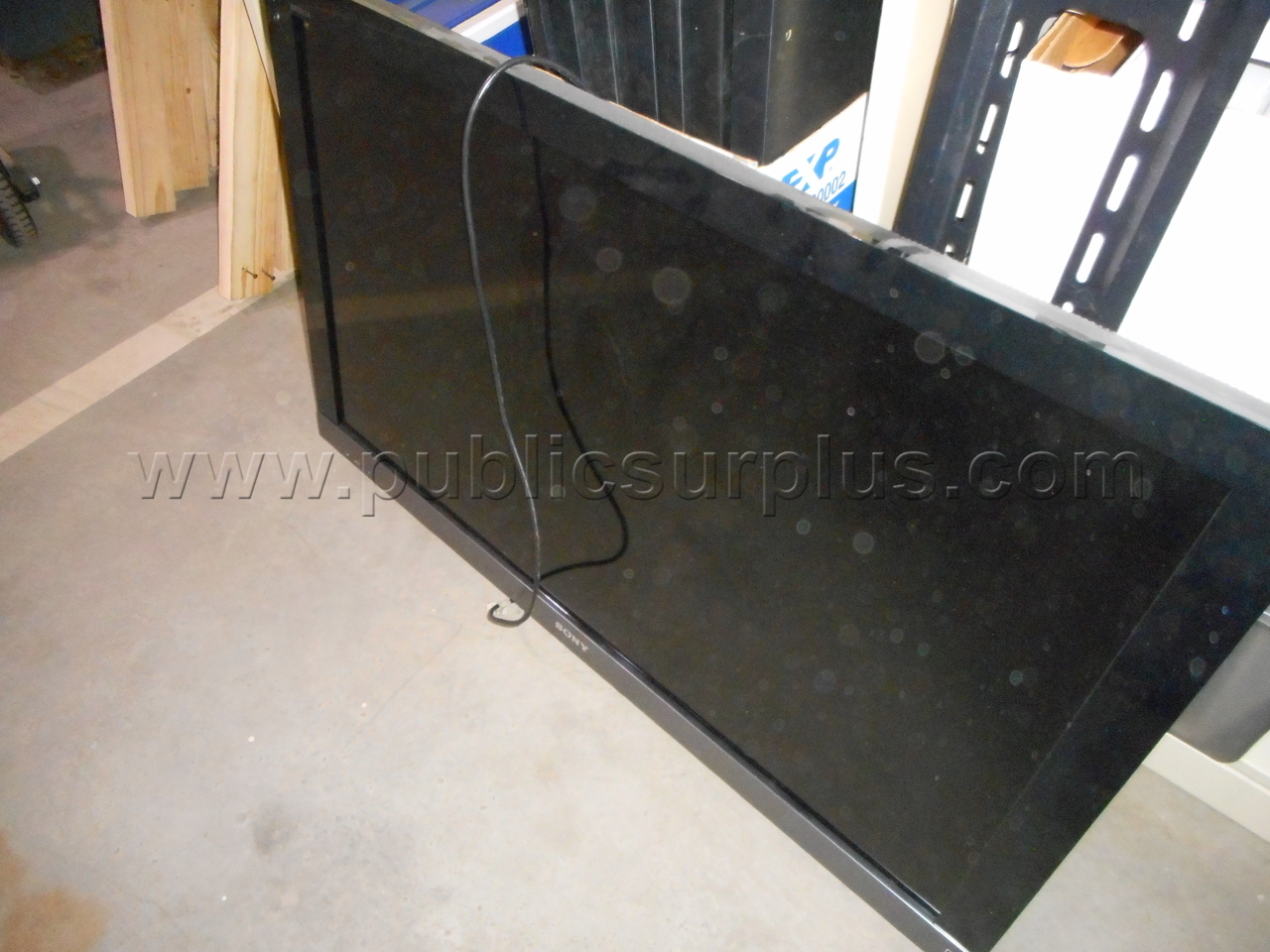 SONY BRAVIA TELEVISION 50" WITH REMOTE — photo 1