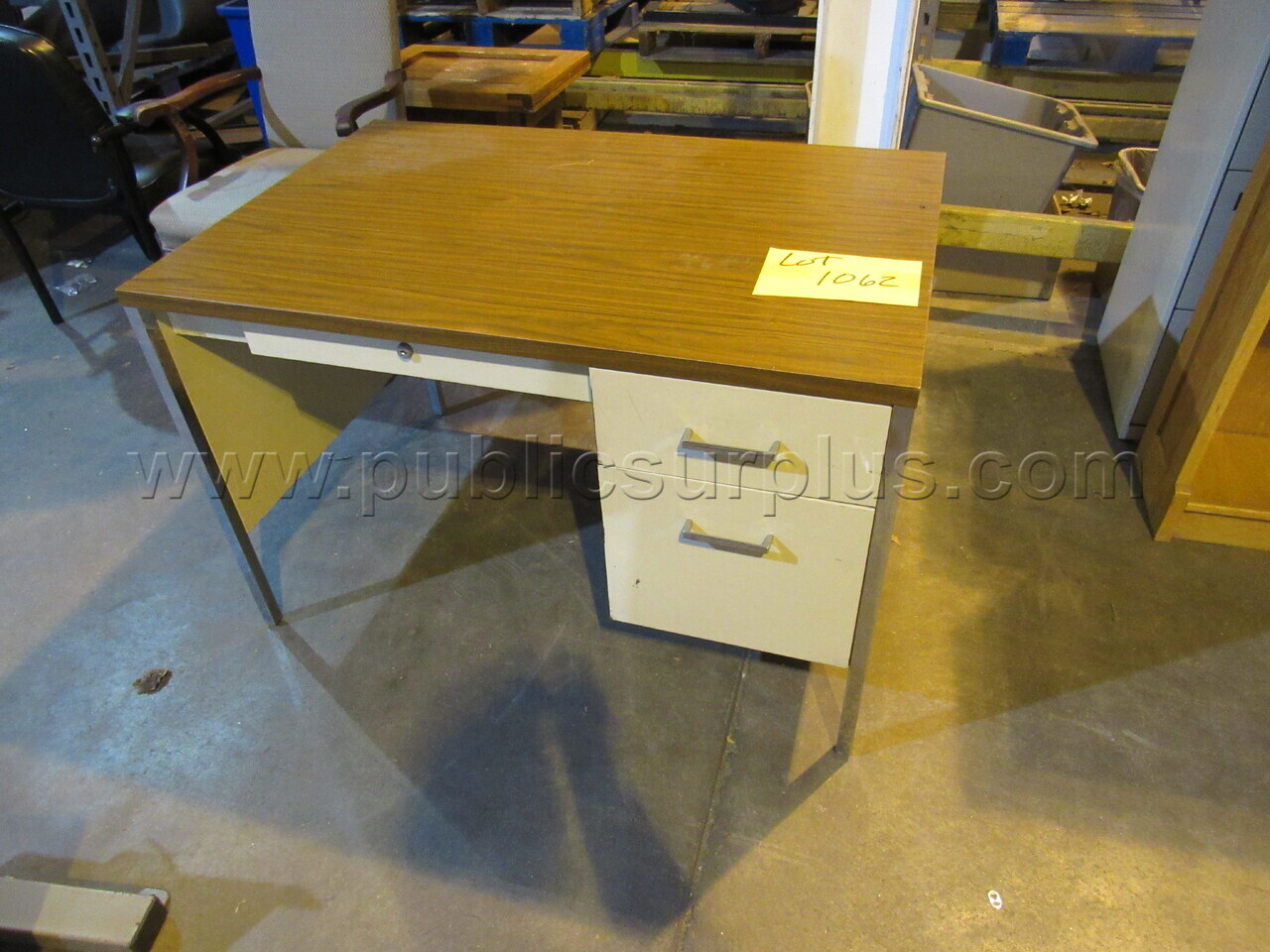 Lot 1062  Desk — photo 1