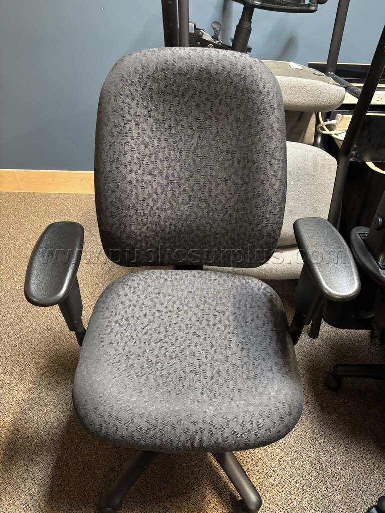 Office Chair — photo 1