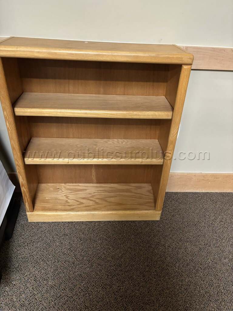 Short bookshelf — photo 1