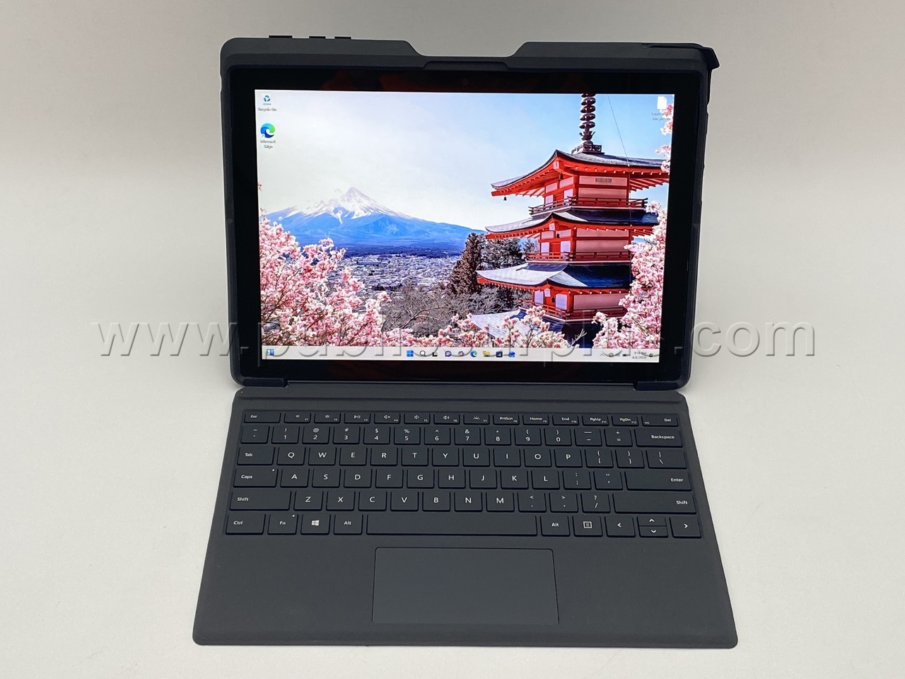 1 Microsoft Surface Pro Tablet with Keyboard  - Windows 11- Shipping $20.00 /RA — photo 1