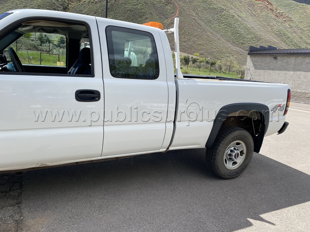 2006 GMC 2500 Extended cab truck — photo 1