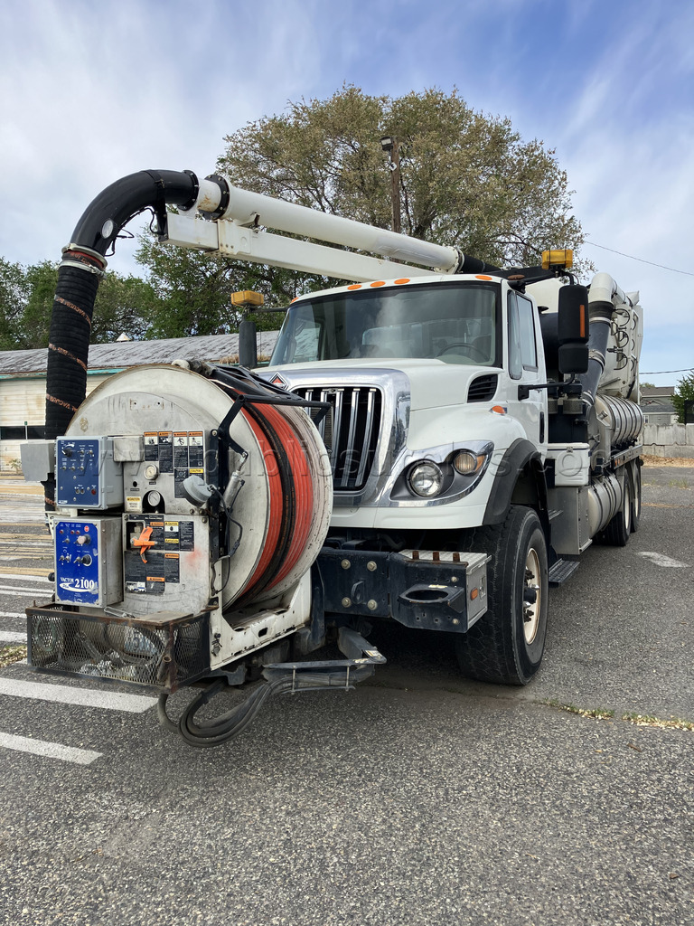 2011 Vactor Truck, Model 2110 — photo 1