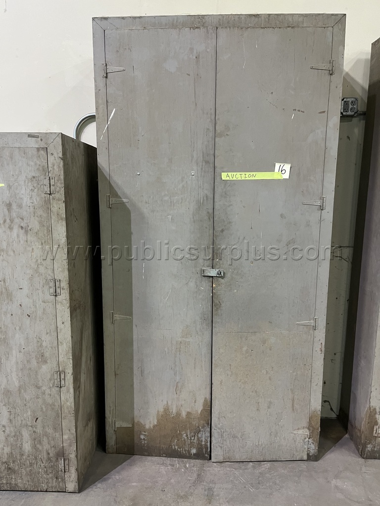 LOT 16 WORKSHOP CABINET 49"X96"X16" — photo 1