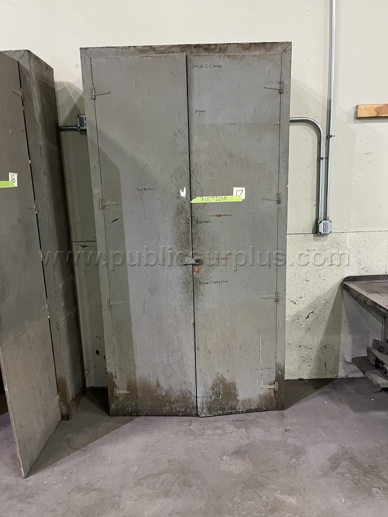 LOT 17 WORKSHOP CABINET 49"X96"X16" — photo 1