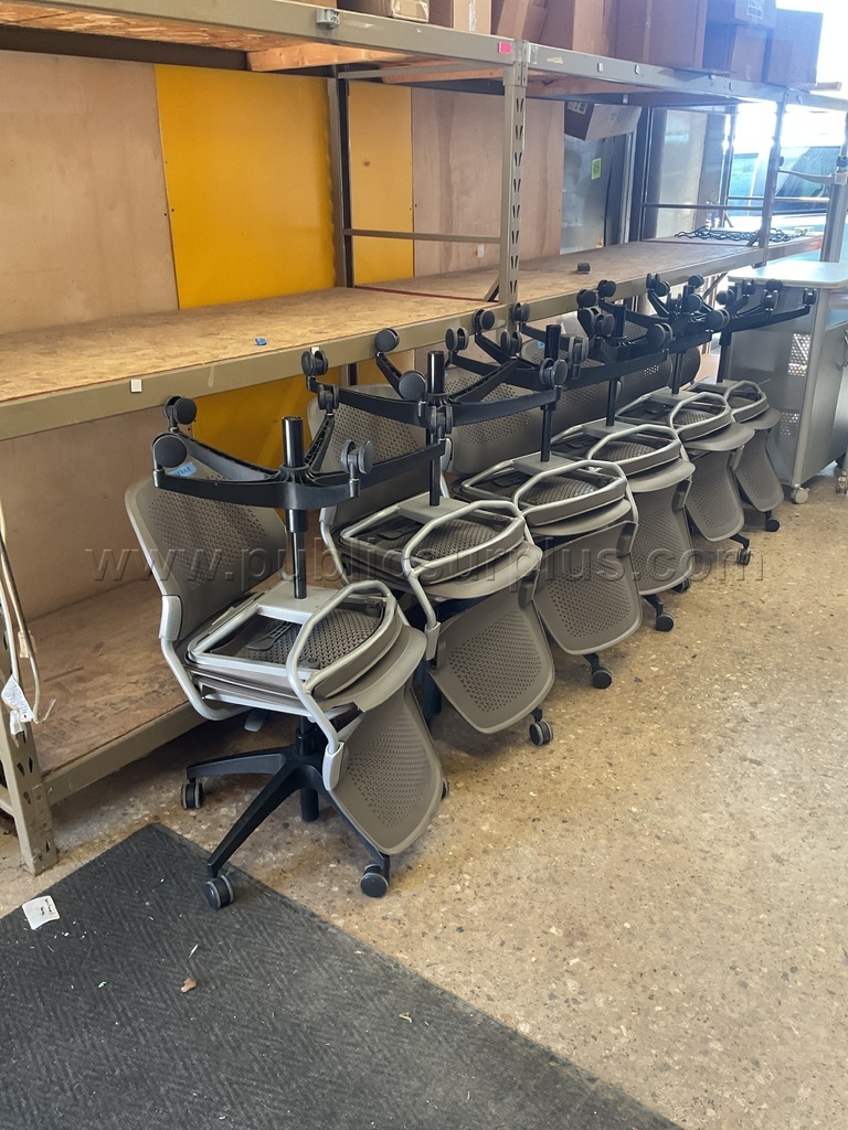 12 Rolling All Steel Chairs Lot # 4678 — photo 1