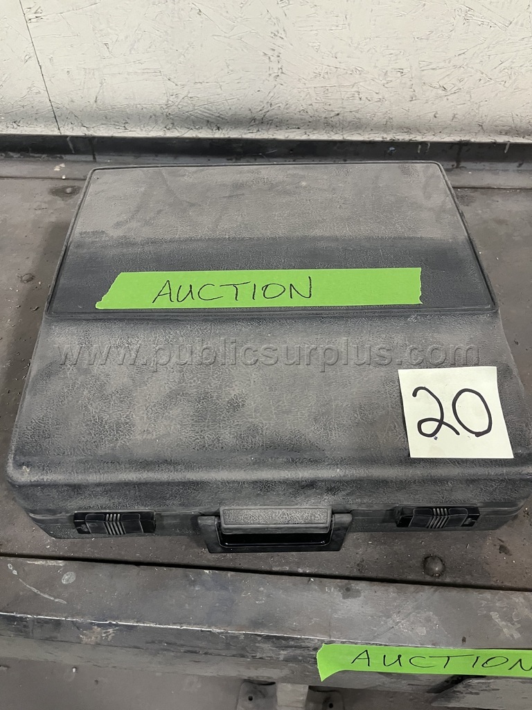 LOT 20 Royal Electric Typewriter Aristocrat — photo 1