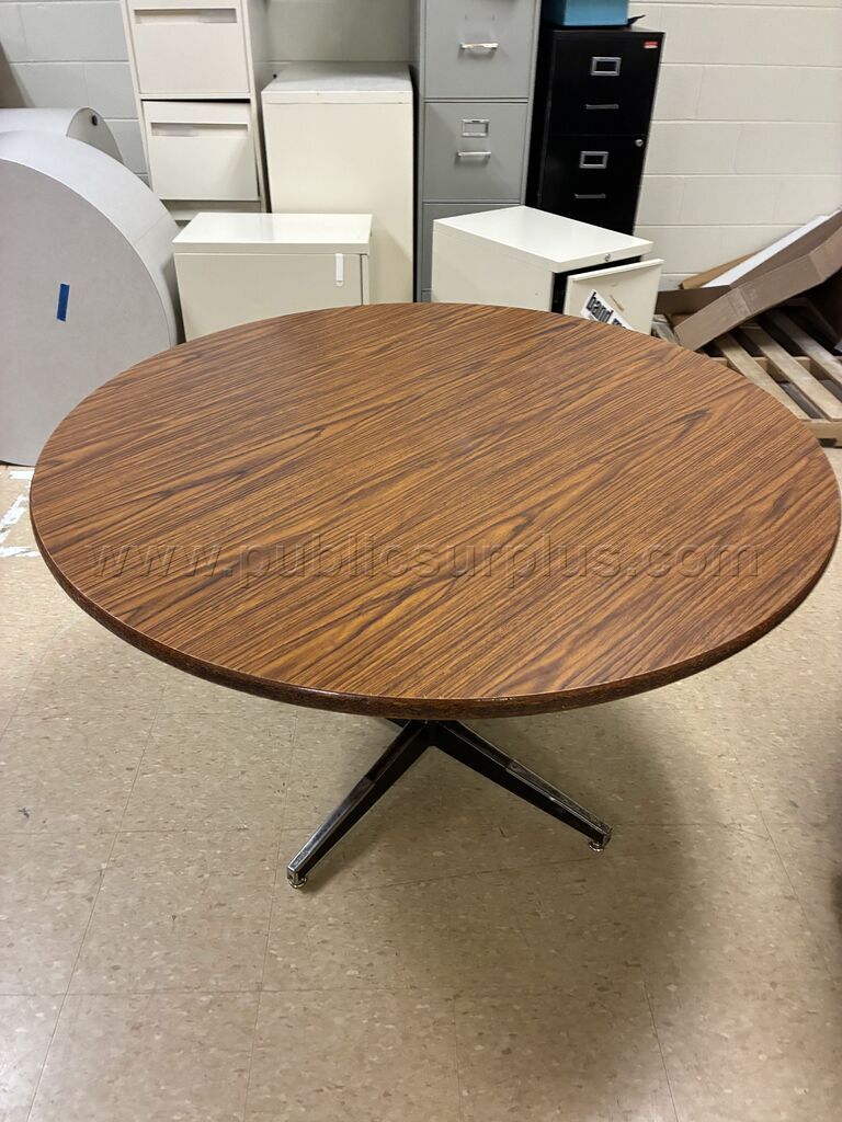 Circular table — photo 1