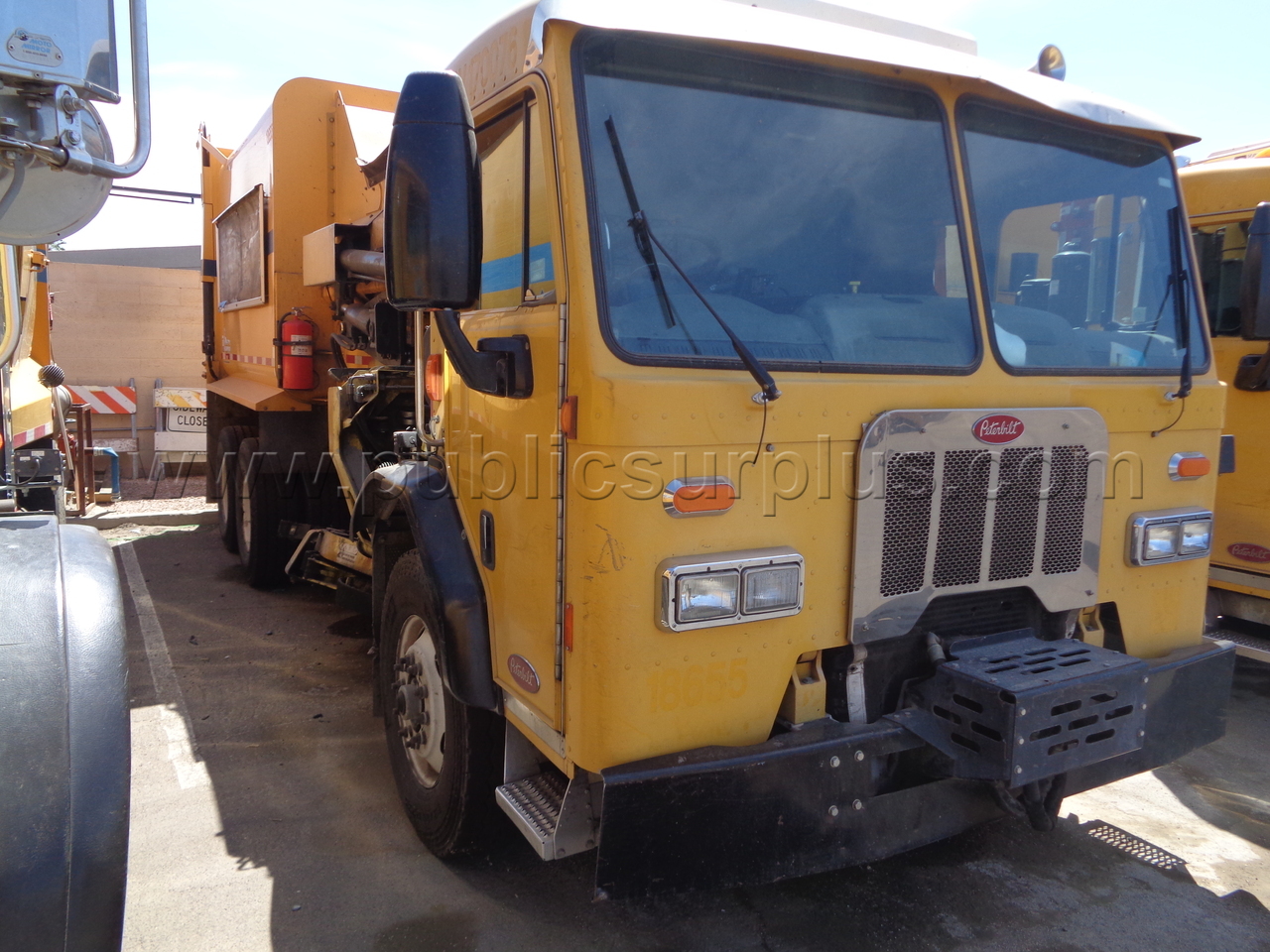 2017 Peterbilt 320 Sanitation Vehicle — photo 1