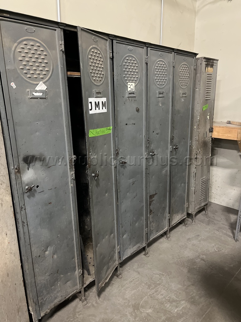 LOT 32 Lockers set of 6 asset #s 696, 697, 698, 699, 700, 1152 — photo 1