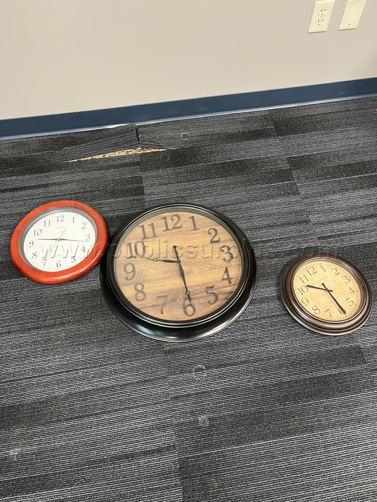 LOT 50 Clocks Lot of 3 — photo 1