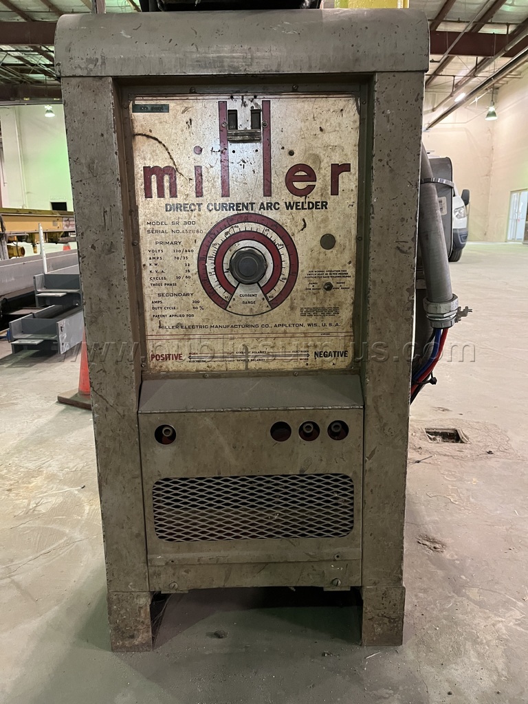 LOT 51 Miller Arc Welder Model 300 asset #10134 — photo 1