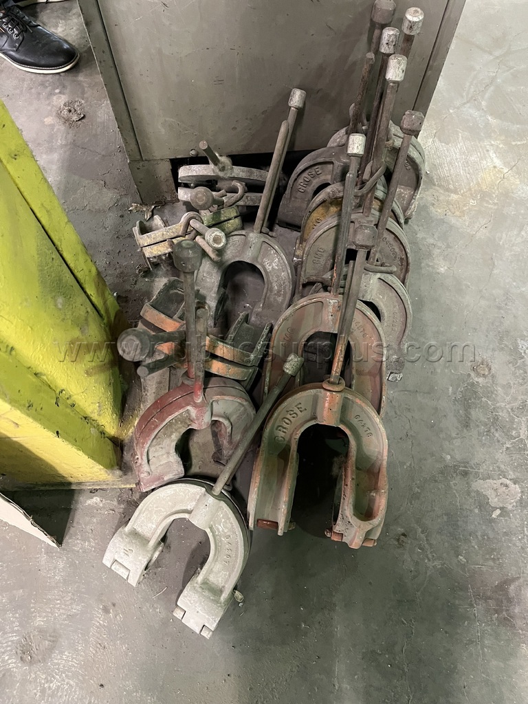 LOT 52 Pipe Clamps Lot of 12 — photo 1