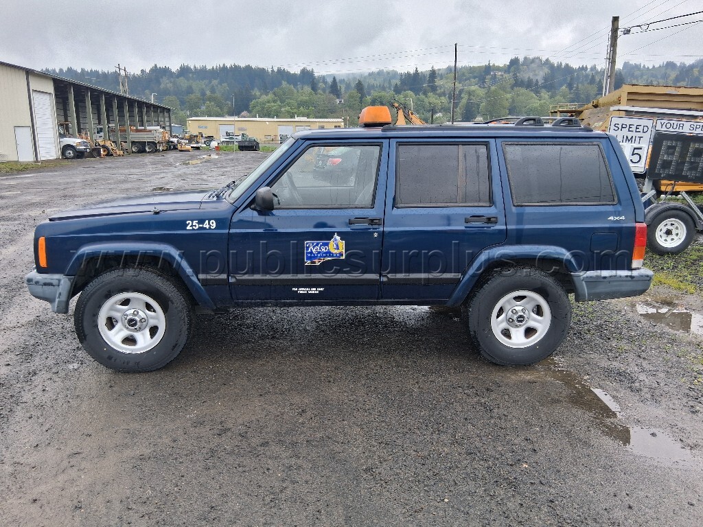 2000 Jeep Cherokee 4wd 4.0L  88,116 Miles — photo 1