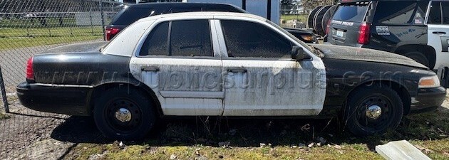 2010 Ford Crown Victoria — photo 1