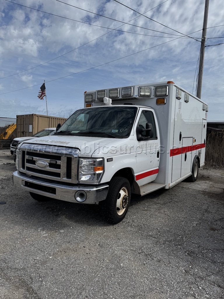 2014 FORD E450 AMBULANCE — photo 1