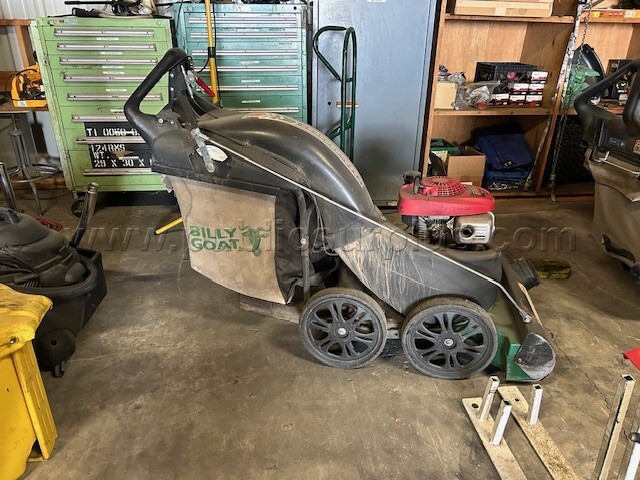 BILLY GOAT VACUUM SWEEPER — photo 1