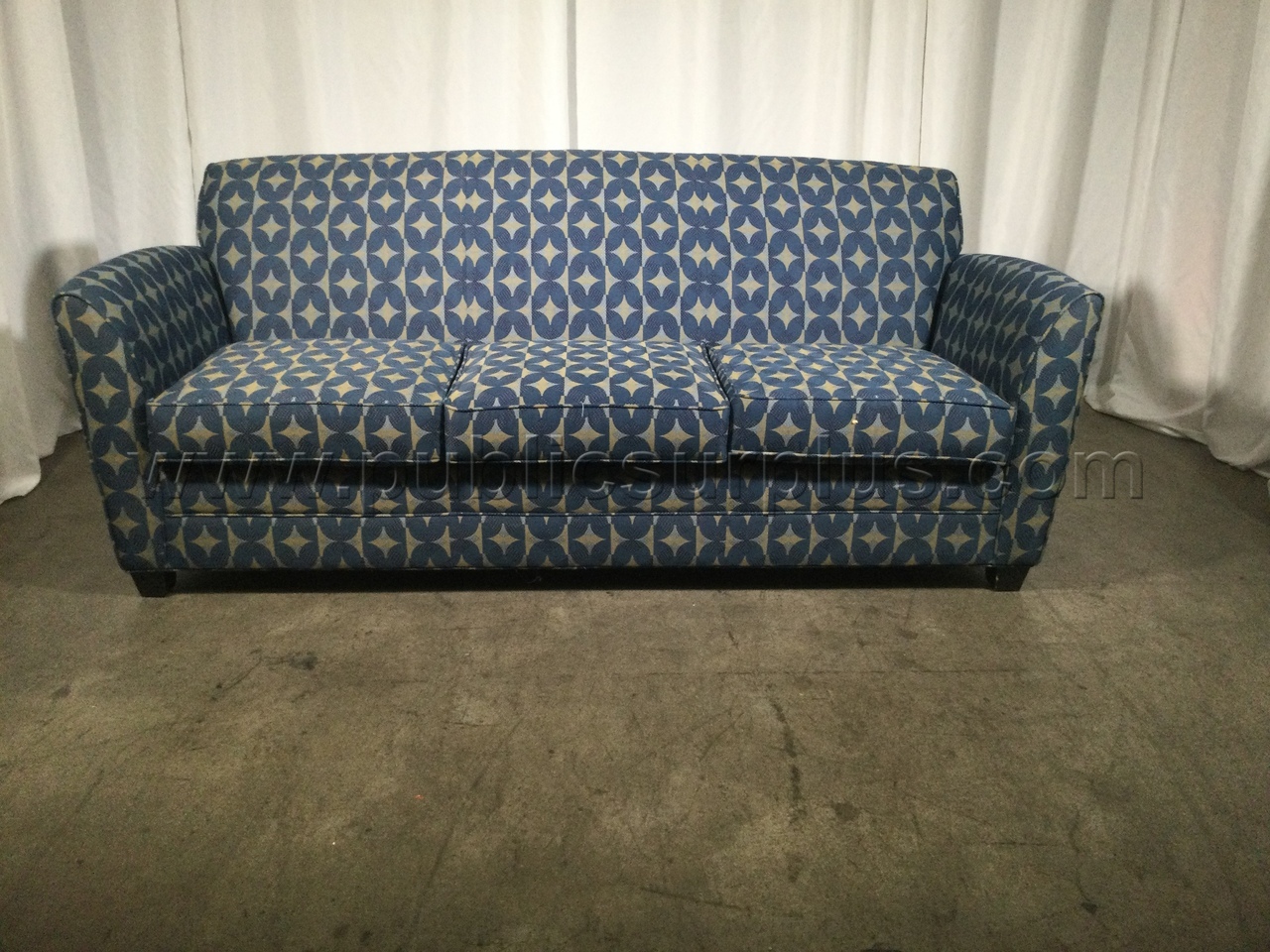 Couch - 2873 — photo 1