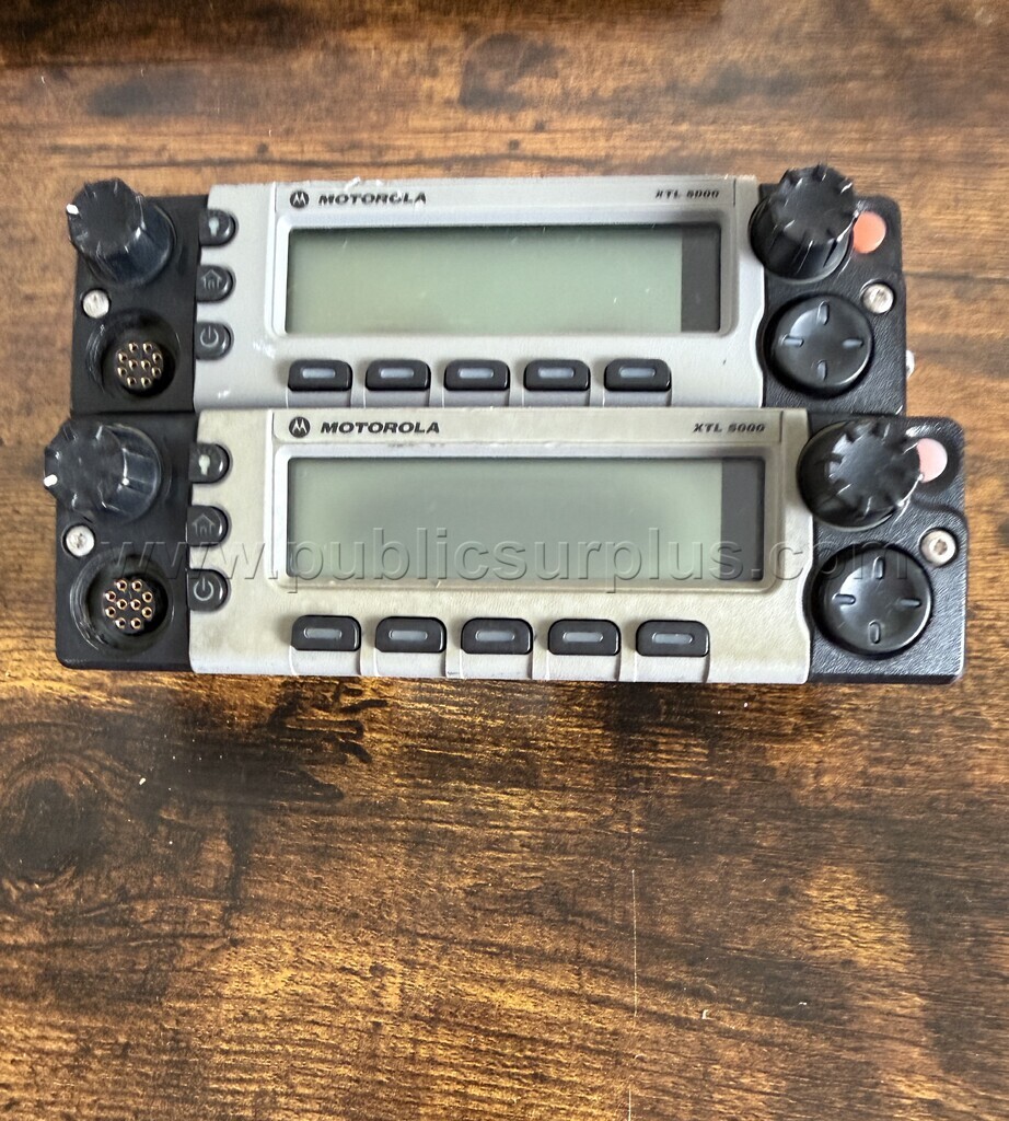 WILL SHIP 2 Motorola XTL 5000 remote control heads — photo 1