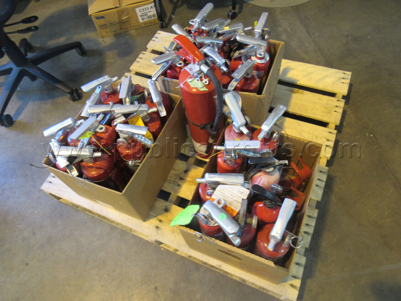 Lot 1024   Fire Extinguisher — photo 1