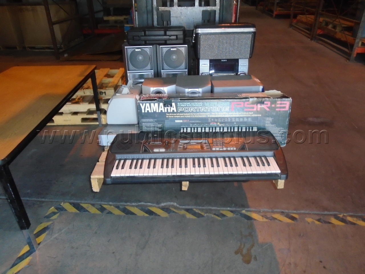 HOME STEREO  ELECTRIC KEYBOARD & MICRO PHONE .... MISCELLANEOUS ITEMS — photo 1