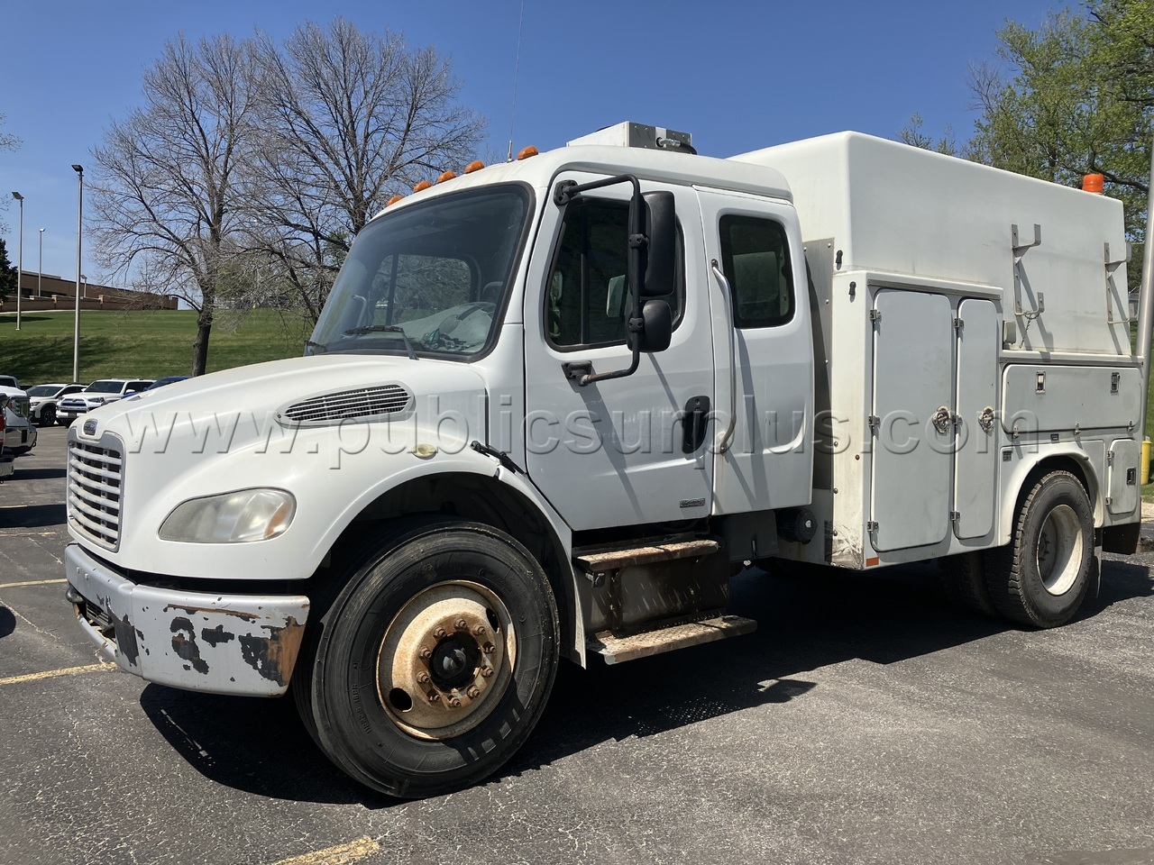 2009 FREIGHTLINER M2 106 with Fiberglass Utility Body — photo 1