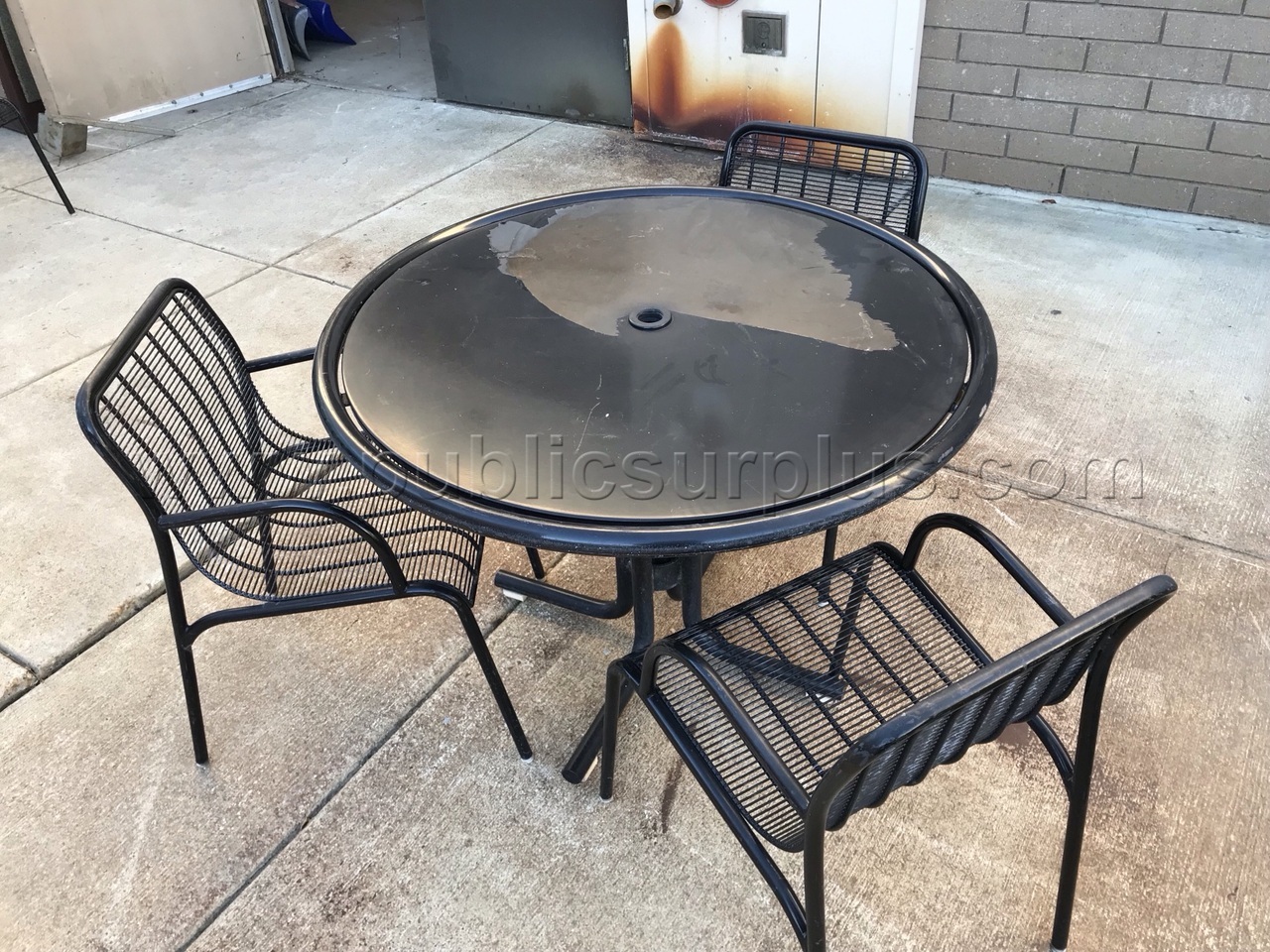 Metal Round Picnic Table with 3 Metal Chairs — photo 1