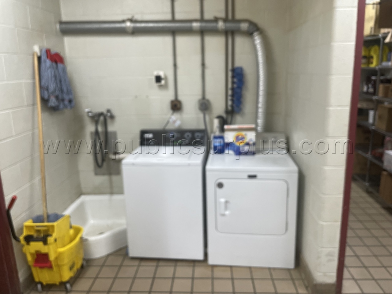 WASHING MACHINE - MAYTAG — photo 1