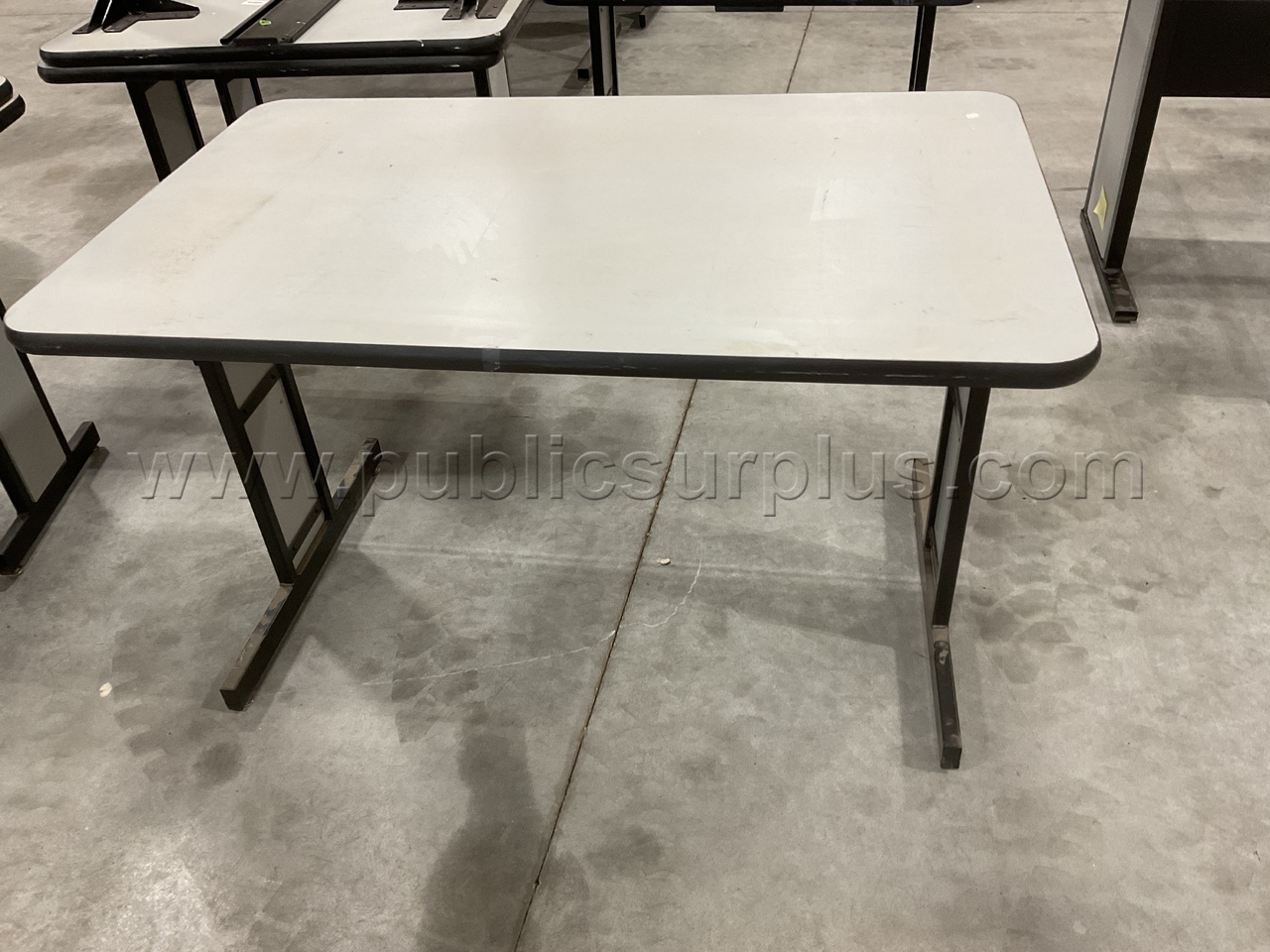 TABLE 4FT - 1 — photo 1