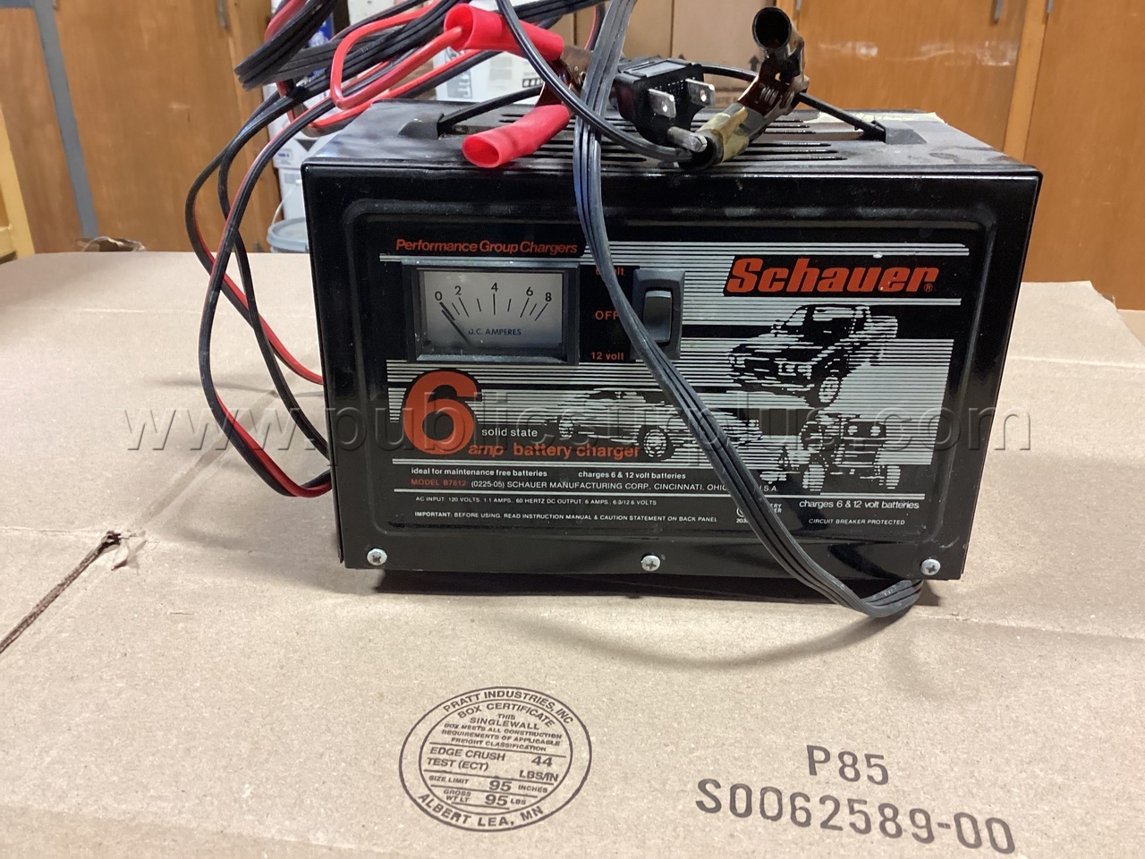 Battery charger — photo 1