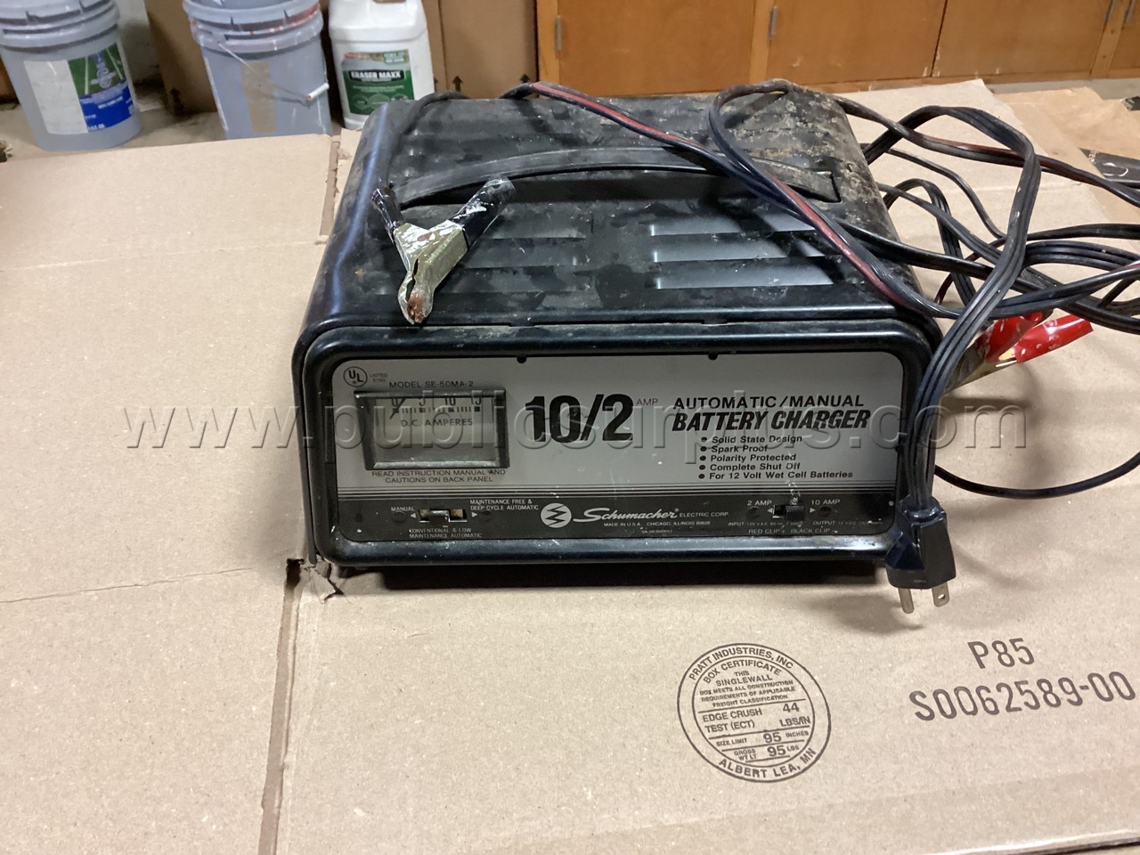 Battery charger — photo 1