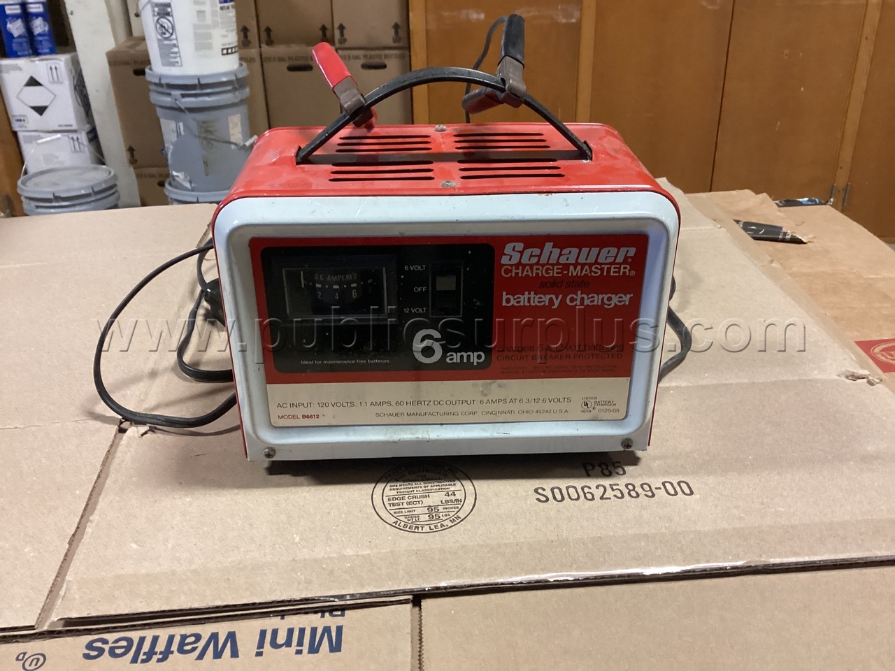 Battery charger — photo 1