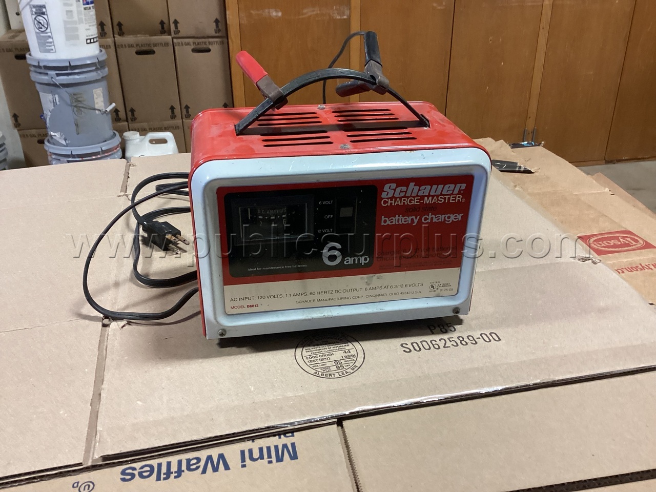 Battery charger — photo 1