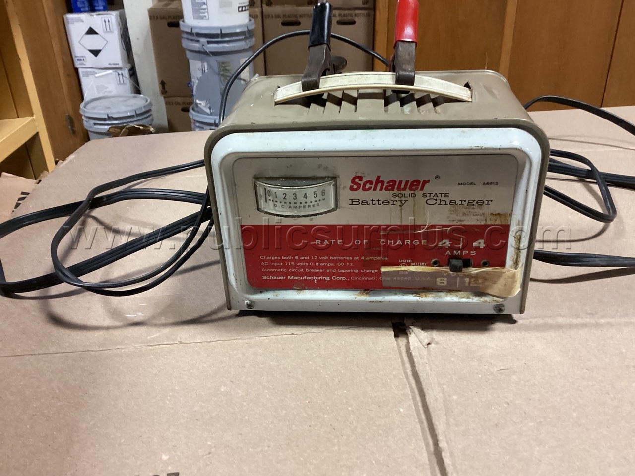 Battery charger — photo 1