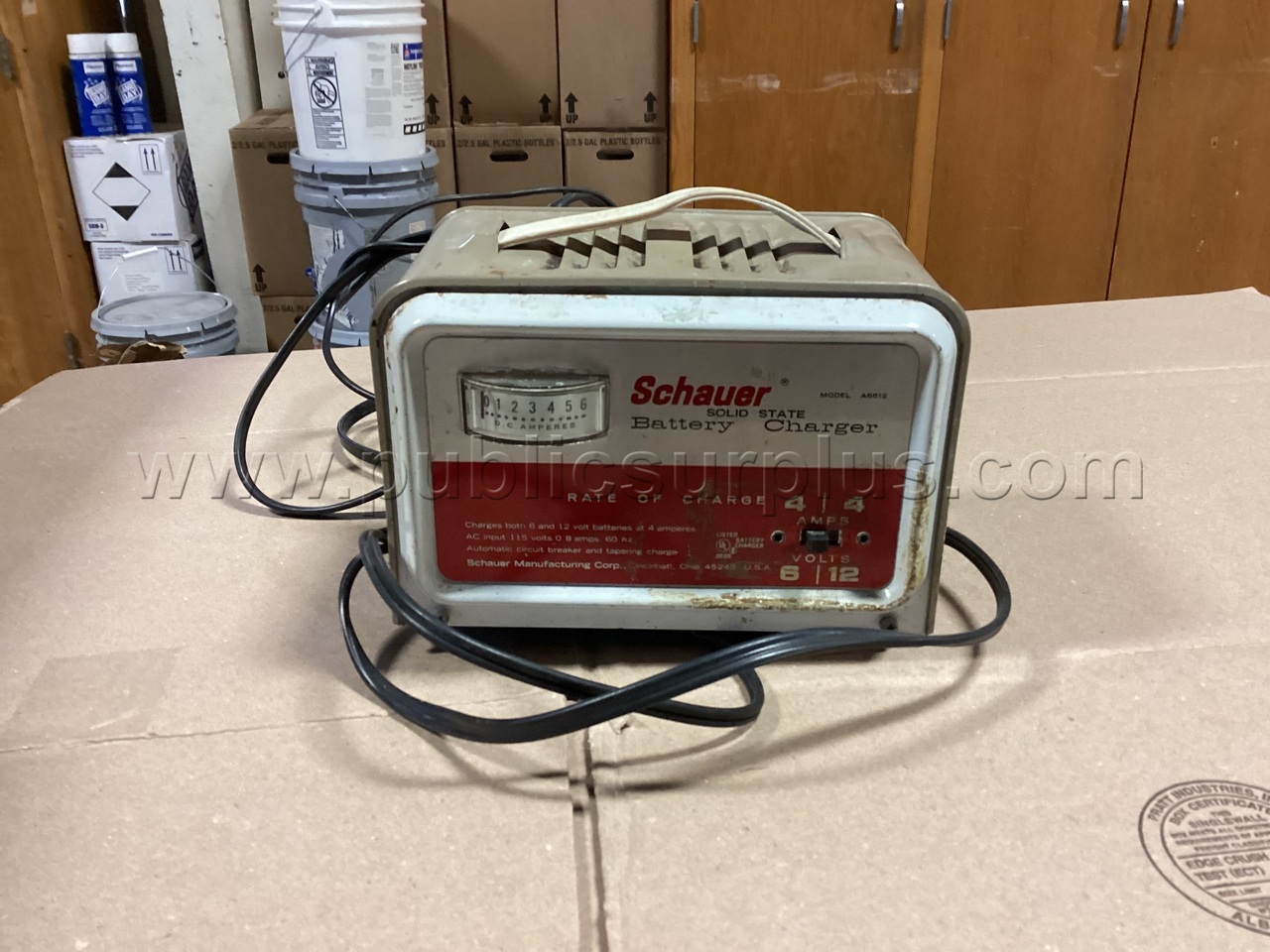 Battery charger — photo 1