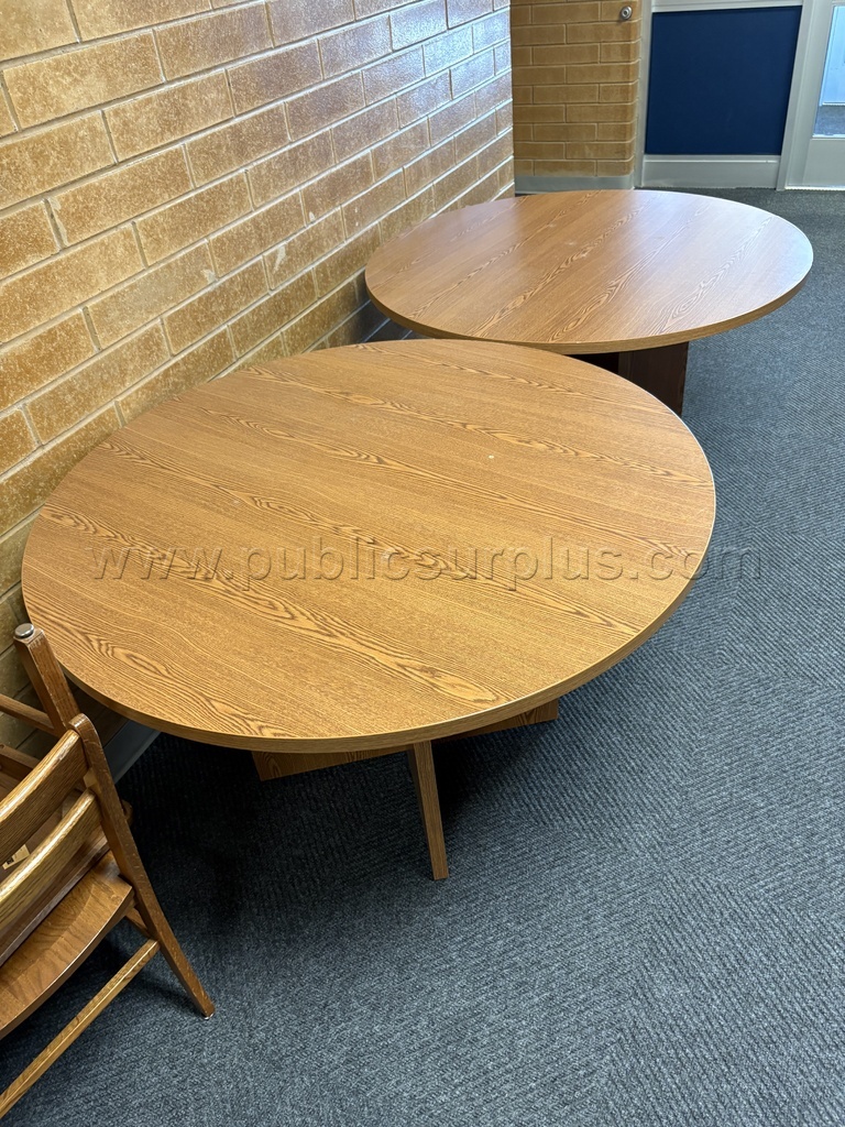 4' Round Tables lot of 2 — photo 1
