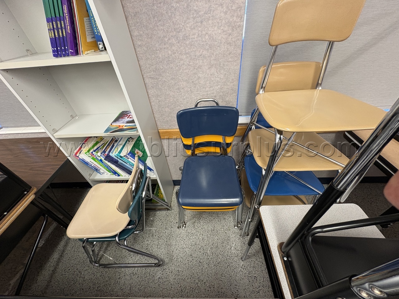 Chairs Assorted Lot of 25 — photo 1