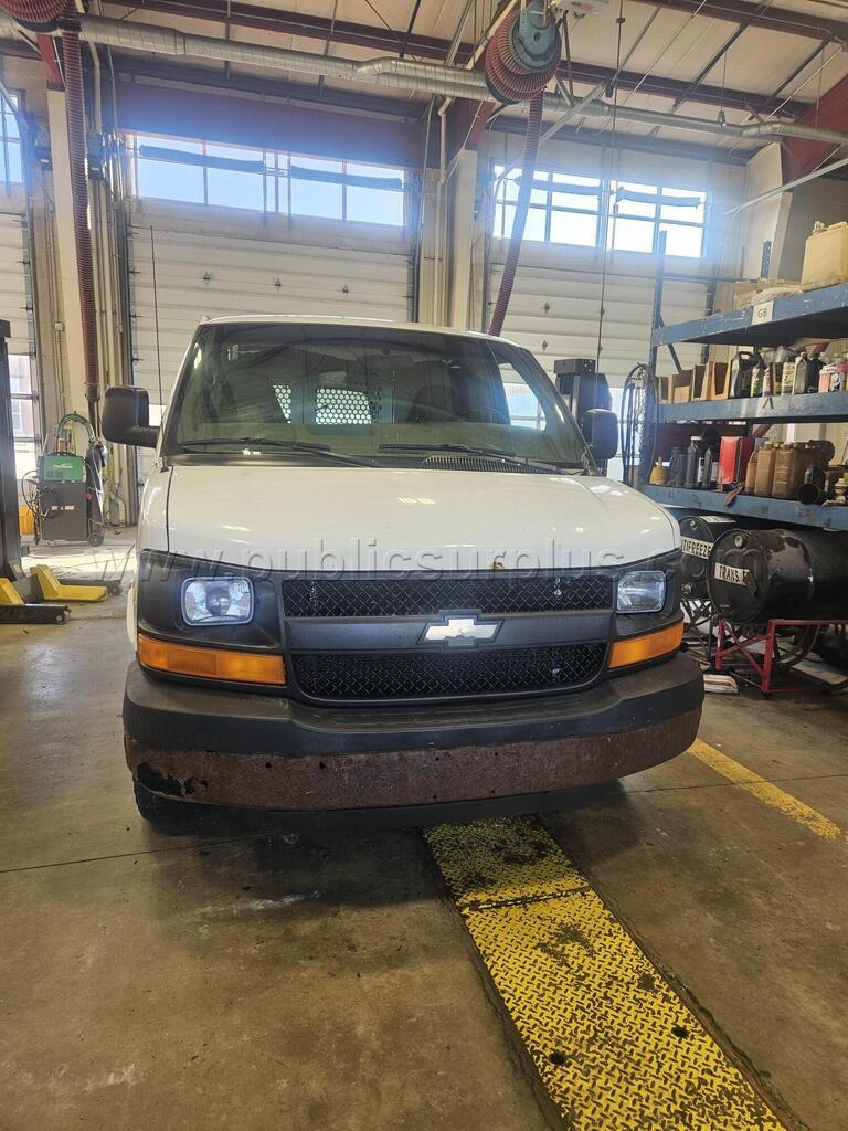 2007 Chevy Express Van — photo 1