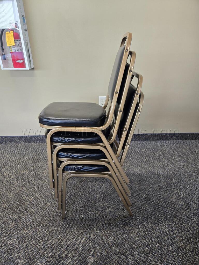 Set of 4 banquet chairs — photo 1