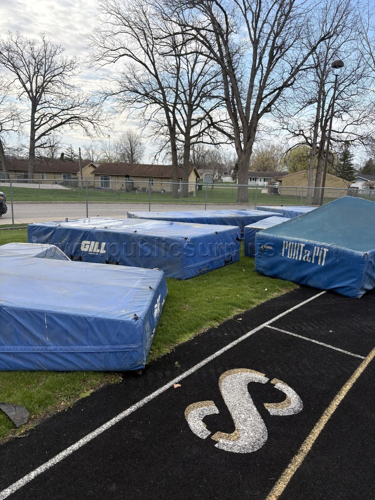 Full Pole Vault Set with Pads and Standards — photo 1