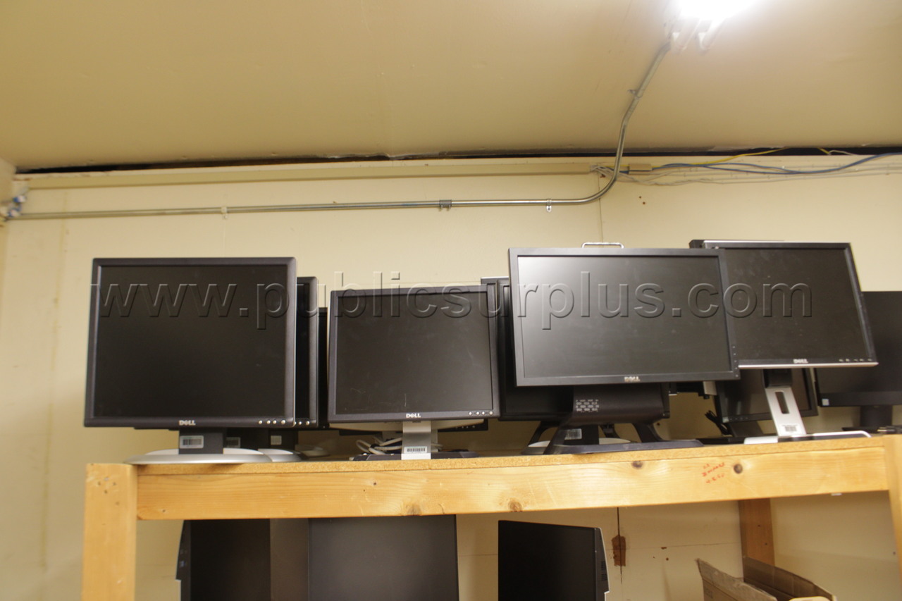 Quantity-14 dell monitors — photo 1