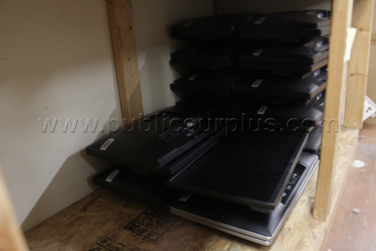 Quantity- 27 dell monitors (NO STANDS) — photo 1