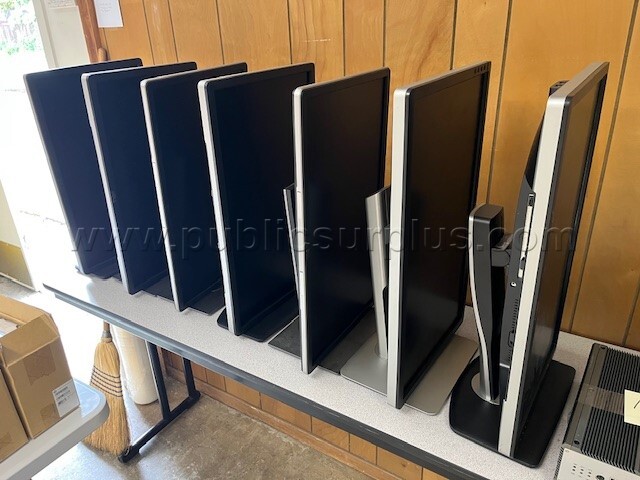Dell Computer Monitor LOT Q(15) — photo 1