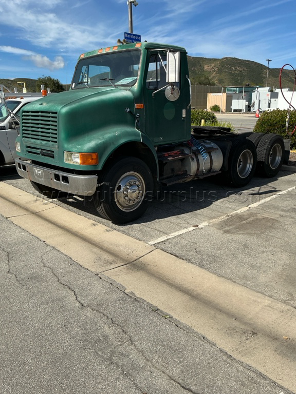 1994 International Model 8100 Diesel — photo 1
