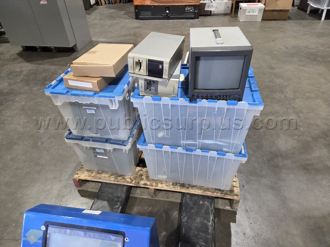 Pallet of Miscellaneous Audio/Visual Equipment and Computer Parts — photo 1